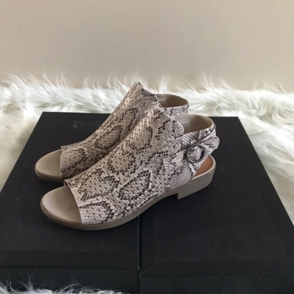 Bare traps Sz 9 M Women Slippers/ Sandals
